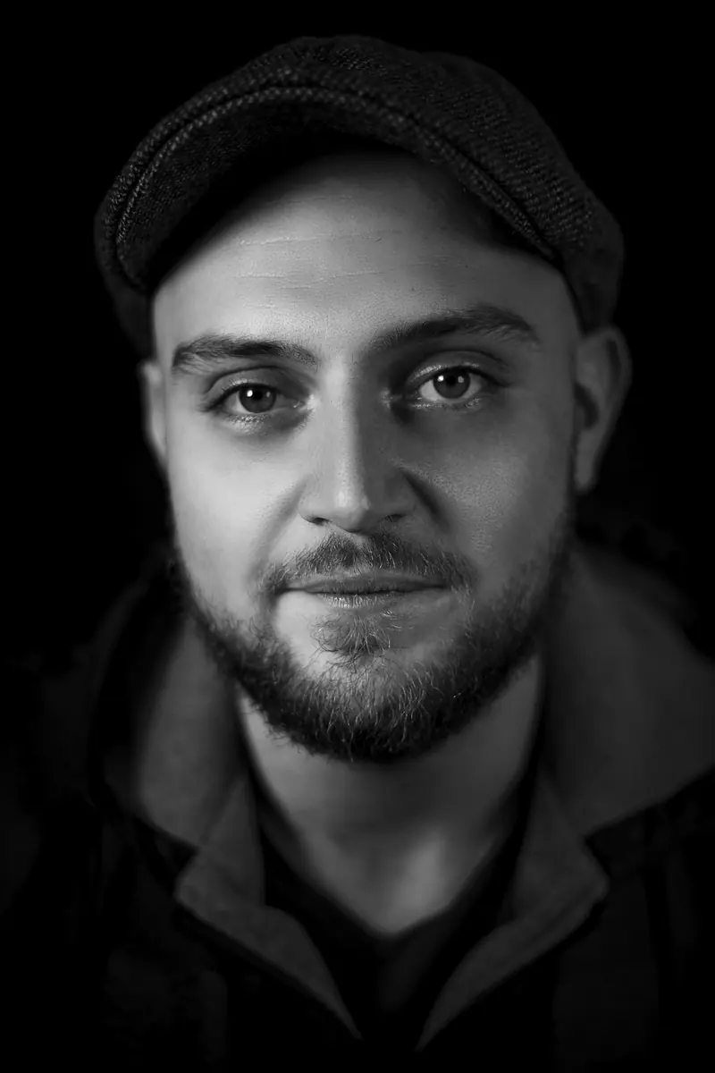 A barber in a flat cap