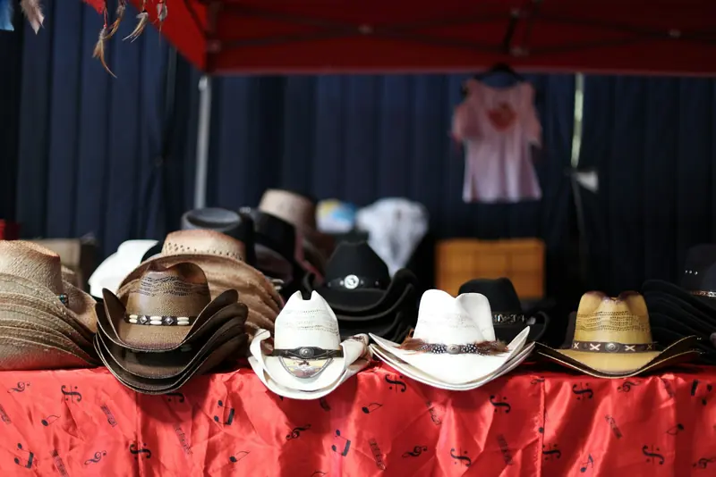 Felt and straw cowboy hats laid out on a table